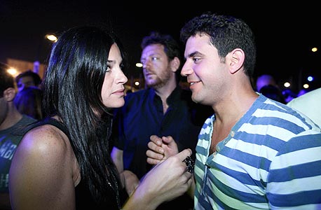 נדב שצר ושירז טל. "לא מלך ולא עניינים, אני רק מתפרנס מזה בכבוד" נדב שצר ושירז טל. "לא מלך ולא עניינים, אני רק מתפרנס מזה בכבוד"