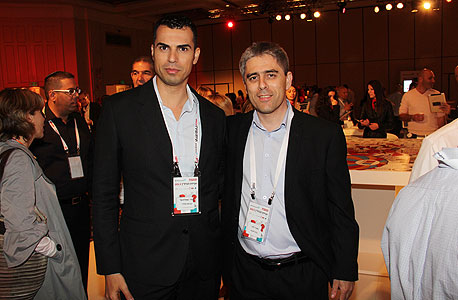 ראש מערך המשכנתאות בבנק לאומי, אמיר לזר (מימין)