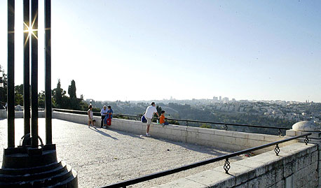 טיילת ארמון הנציב בירושלים. מסלול: 5.6 ק"מ. אטרקציות: אתר ארכיאולוגי ומזרקה טיילת ארמון הנציב בירושלים. מסלול: 5.6 ק"מ. אטרקציות: אתר ארכיאולוגי ומזרקה