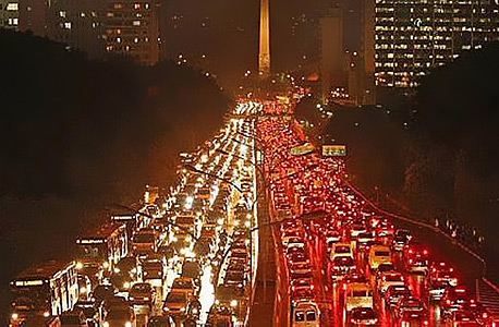סאו פאולו, ברזיל. הממשלה פועלת להפחית את העומס לפני המונדיאל