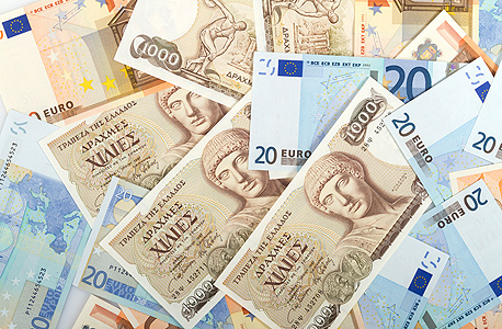 דרכמה או יורו? היוונים עשויים לחזור למטבע הישן