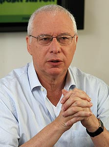 חיים כצמן. "בעל שליטה שלוקח שכר מופרז נוהג בטיפשות" חיים כצמן. "בעל שליטה שלוקח שכר מופרז נוהג בטיפשות"