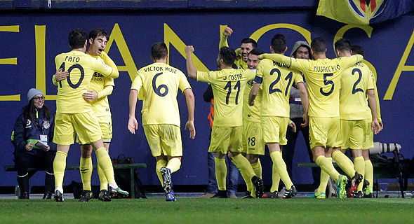 ויאריאל. פמסה, פורסלנוסה וארגנטה קרמיקה הן הספונסריות הראשיות, כשטאו קרמיקה, בסטיל, אזמלגלאס – איאטקה וקולורוביה הן שאר הספונסריות הרשמיות של האצטדיון המכיל 25 אלף מושבים. 