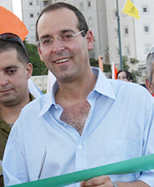 איציק רוכברגר, ראש עיריית רמת השרון. התנגד עד שהתיישב בכיסא ראש העיר איציק רוכברגר, ראש עיריית רמת השרון. התנגד עד שהתיישב בכיסא ראש העיר