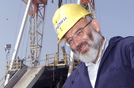 טוביה לוסקין, הגיאולוג הראשי של גבעות עולם בשדה מגד הסמוך לראש העין טוביה לוסקין, הגיאולוג הראשי של גבעות עולם בשדה מגד הסמוך לראש העין
