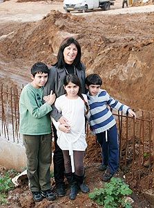 סימה בביאן וילדיה. "המגורים ליד המשפחה עושים טוב" סימה בביאן וילדיה. "המגורים ליד המשפחה עושים טוב"