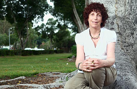 איריס פרייבמן, יו"ר ההנהלה הכלכלית של עינת: "אנחנו יוצרים קיבוץ חדש, וזה תהליך לא פשוט של בניית הסכמות בין חברים" איריס פרייבמן, יו"ר ההנהלה הכלכלית של עינת: "אנחנו יוצרים קיבוץ חדש, וזה תהליך לא פשוט של בניית הסכמות בין חברים"
