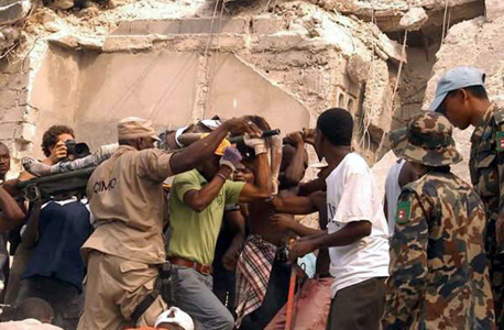 אלפים נהרגו ברעש אדמה בהאיטי