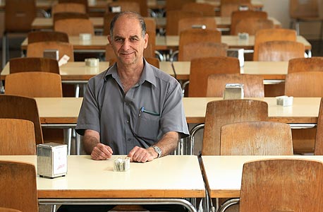 יוסי טל. " יותר קל למנהל חיצוני לעשות שינויים בקיבוץ" יוסי טל. " יותר קל למנהל חיצוני לעשות שינויים בקיבוץ"
