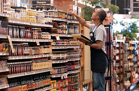 עובד Whole Foods Market בניו ג'רזי. כולם יודעים כמה הוא מרוויח עובד Whole Foods Market בניו ג'רזי. כולם יודעים כמה הוא מרוויח