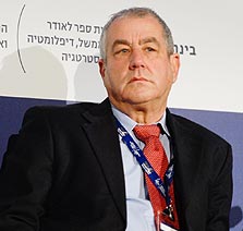 לסקר. "שואפים לשפר את השירות" לסקר. "שואפים לשפר את השירות"