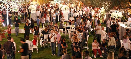 כנס רוכשי דירות "העיר החדשה". 3,000 איש נאלצו לחזור על עקבותיהם בשל חוסר מקום כנס רוכשי דירות "העיר החדשה". 3,000 איש נאלצו לחזור על עקבותיהם בשל חוסר מקום