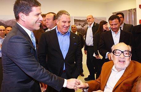 סמי עופר יחד עם בנו עידן ושי אגסי בטקס ההשקה של בטרפלייס בפברואר 2010 סמי עופר יחד עם בנו עידן ושי אגסי בטקס ההשקה של בטרפלייס בפברואר 2010