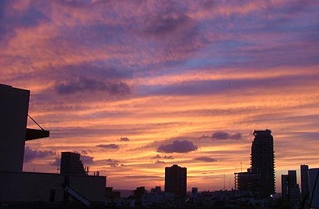 שקיעת החמה. השעון שלנו לא מסוגל לעקוב אחרי השמש שקיעת החמה. השעון שלנו לא מסוגל לעקוב אחרי השמש