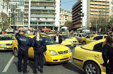 הפקק בעקבות הפגנת עובדי אולימפיק, בסוף השבוע. הנהגים לא צופרים או מתווכחים, כולם באותה צרה הפקק בעקבות הפגנת עובדי אולימפיק, בסוף השבוע. הנהגים לא צופרים או מתווכחים, כולם באותה צרה