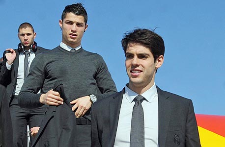 קאקה (מימין) וכריסטיאנו רונלדו. ההשקעה בשחקנים ניפחה את החוב של הקבוצה מעבר ל-510 מיליון יורו