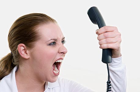 נציגת שירות סלולר: "כשלקוח מתקשר, כתוב לנו על המסך, למשל, אם הוא נוהג לאיים הרבה או שתמיד הוא מוותר בסוף. זה משפיע על המידע והיחס שאנחנו נותנים לו" נציגת שירות סלולר: "כשלקוח מתקשר, כתוב לנו על המסך, למשל, אם הוא נוהג לאיים הרבה או שתמיד הוא מוותר בסוף. זה משפיע על המידע והיחס שאנחנו נותנים לו"