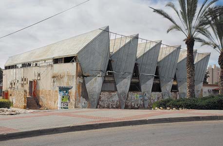 קולנוע אורות. נסגר בשנת 1989 קולנוע אורות. נסגר בשנת 1989