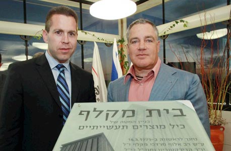 דיבידנדים: כשמיכאל שטראוס פוגש את עופר עיני