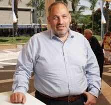 שלמה דוברת. השותף המרכזי בקרן כרמל הוא דירקטור בפייסמודס שלמה דוברת. השותף המרכזי בקרן כרמל הוא דירקטור בפייסמודס