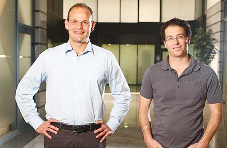 עופר צדיקריו (מימין) וגל טריפון, ממייסדי אייבלסטר. היחידה מסוגה בעולם ללא קשר לאתרי תוכן או חברות פרסום