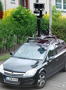 רכב הצילום של Street View. זולל פרטיות סדרתי