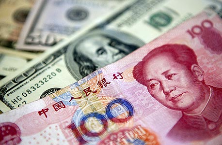 יואן סיני ודולר אמריקאי