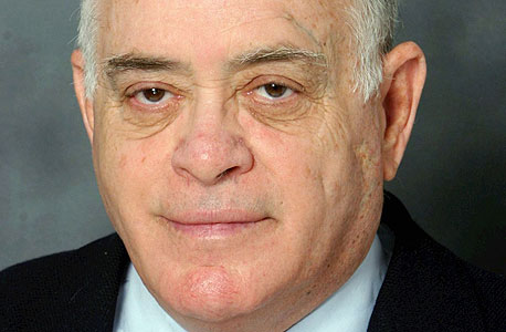 עמוס ספיר. מקדם במרץ את מועמדותו עמוס ספיר. מקדם במרץ את מועמדותו