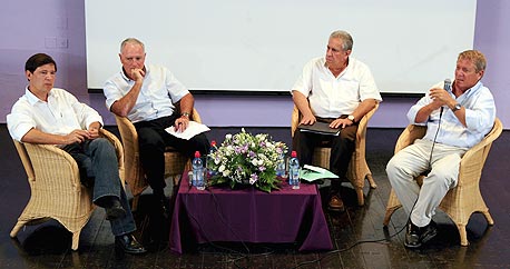 מימין לשמאל: גיורא ירון, רפי מהודר, בועז איתן ויובל שחר מימין לשמאל: גיורא ירון, רפי מהודר, בועז איתן ויובל שחר
