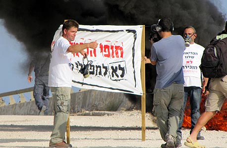 מחאת תושבי חוף הכרמל נגד קליטת הגז בשטח המועצה, צילום: גלעד ריכטנבאום