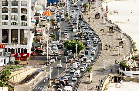 הטיילת בת"א. "לוקח שעות להיכנס לעיר" הטיילת בת"א. "לוקח שעות להיכנס לעיר"