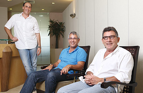 מימין: היו"ר אהוד סמסונוב והמנכ"ל עופר זיו מימין: היו"ר אהוד סמסונוב והמנכ"ל עופר זיו