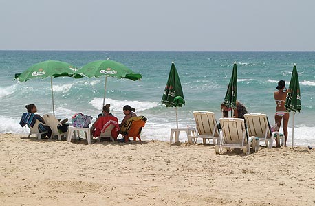 חוף בת ים. נקי חוף בת ים. נקי
