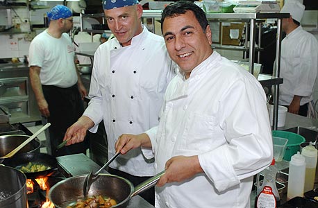 כהן במסעדת דיקסי כהן במסעדת דיקסי