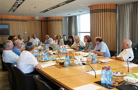הקלה לחברות הפירמידה: בעל שליטה לא יאבד רוב בדירקטוריון