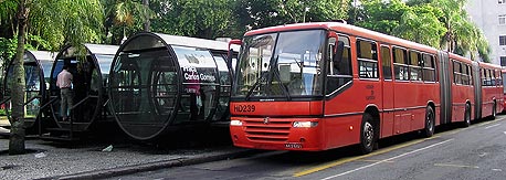 קורטיבה. 1.8 מיליון תושבים, 8 קווי מטרו, 21 תחנות, 75 קילומטר, 2.3 מיליון נוסעים ביום, שנת הקמה - 1980 קורטיבה. 1.8 מיליון תושבים, 8 קווי מטרו, 21 תחנות, 75 קילומטר, 2.3 מיליון נוסעים ביום, שנת הקמה - 1980