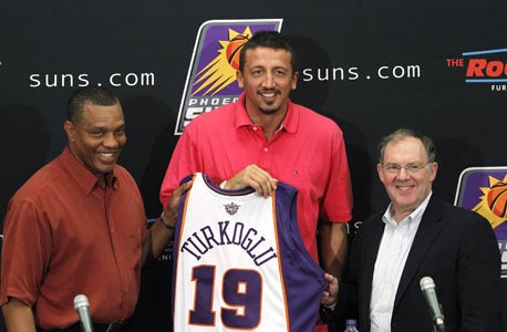 מדוע קבוצות NBA ממנות ג'נרל מנג'רים ללא רקע בכדורסל?