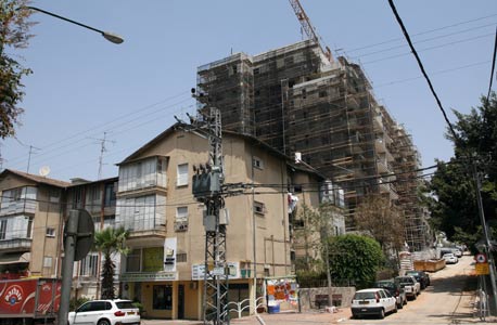 גינדי הילס. 2 מגדלים ו-33 מתנגדים גינדי הילס. 2 מגדלים ו-33 מתנגדים