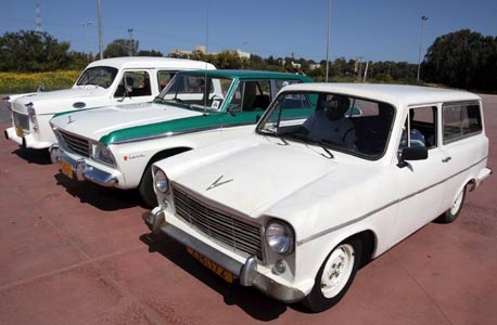 מכונית כרמל. בסך הכל ייצר המפעל של אילין 100 אלף מכוניות מכונית כרמל. בסך הכל ייצר המפעל של אילין 100 אלף מכוניות