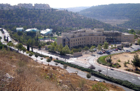 קרקע ברחוב קוסטה ריקה בירושלים המיועדת לבניית 156 יחידות דיור. ההצעה הזוכה עמדה על 55 מיליון שקל קרקע ברחוב קוסטה ריקה בירושלים המיועדת לבניית 156 יחידות דיור. ההצעה הזוכה עמדה על 55 מיליון שקל