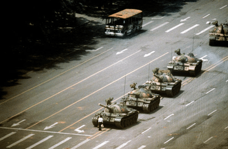 המחאה בכיכר טיאננמן: האלמוני שעצר שיירת טנקים