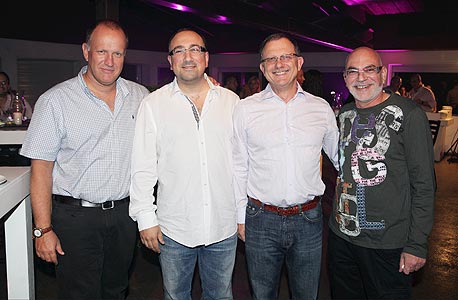 מימין: משה רוזנבלום, שלמה זוהר, ג'וי שובל ועמירם בירם מימין: משה רוזנבלום, שלמה זוהר, ג'וי שובל ועמירם בירם