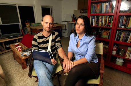 משפחת שושן-זקין. מתגוררים בשכירות בקיבוץ אלונים משפחת שושן-זקין. מתגוררים בשכירות בקיבוץ אלונים
