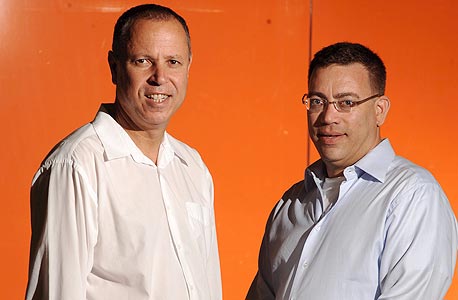 בר-אדון ושותפו, צחי טוחן בר-אדון ושותפו, צחי טוחן