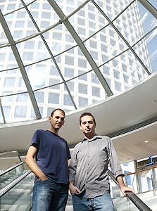 ארז ויינרוט (משמאל) ואורי לביא מטרנדאיט ארז ויינרוט (משמאל) ואורי לביא מטרנדאיט