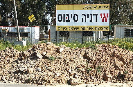 דניה סיבוס: מנוף קרס בפרויקט בניית הגשרים במוצא, עובד נפצע קל