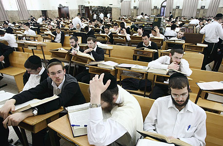 ישיבת פוניבז בבני ברק (ארכיון) ישיבת פוניבז בבני ברק (ארכיון)