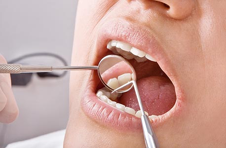 רופאת השיניים היתה צריכה לחשוב פעמיים לפני שפתחה את הפה
