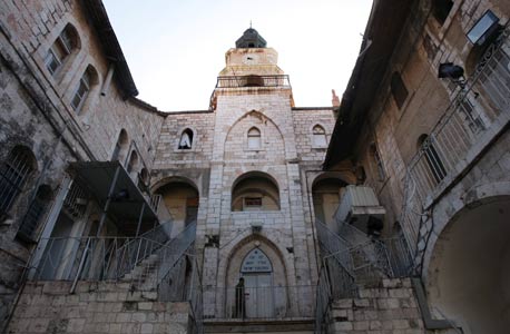 דירות רפאים בירושלים: יזמי מתחם שנלר מדווחים שהדירות נמכרות לתושבי חוץ חרדים 
