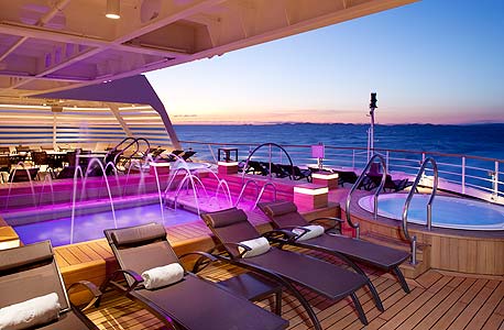 Seabourn. מחיר: 3,138 דולר לאדם בתא זוגי, ל-11 לילות בתחילת ינואר במזרח הרחוק Seabourn. מחיר: 3,138 דולר לאדם בתא זוגי, ל-11 לילות בתחילת ינואר במזרח הרחוק